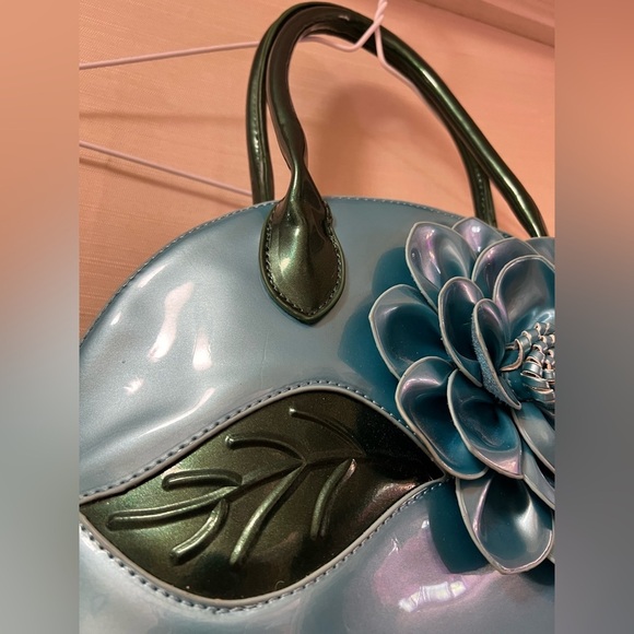 ⚪️ Elegant and Unique Blue and Green Floral Handbag - Picture 3 of 9